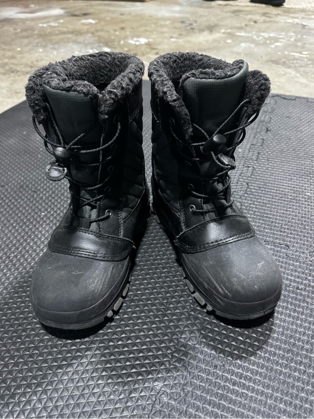 Kids Black Insulated Winter Boots - Cozy Lined Snow Boots size 4